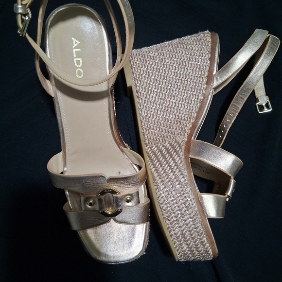 Aldo Tan and Gold Sandals with Strappy Design - Picture 7 of 8